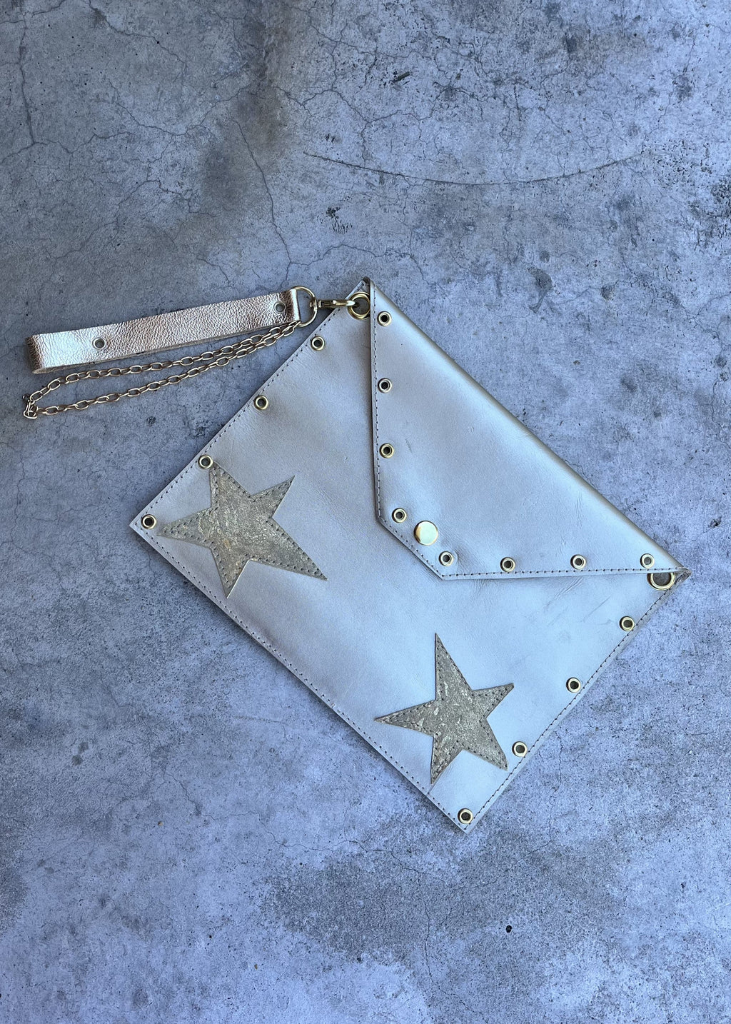 Sobre de Cuero Dorado con Estrella